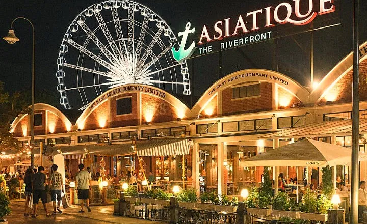 Experiencing a Cruise Buffet in Bangkok at Asiatique: A Feast on the Chao Phraya River